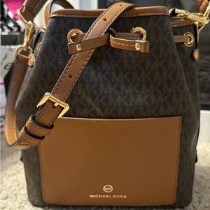 Michael Kors Maeve Bucket Messenger Brown/Acorn